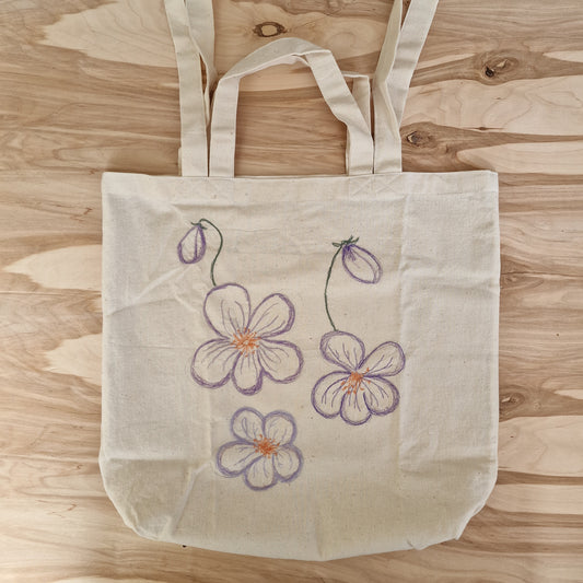 Fabric shopping bag with sewn purple flowers (PURPLE 9)