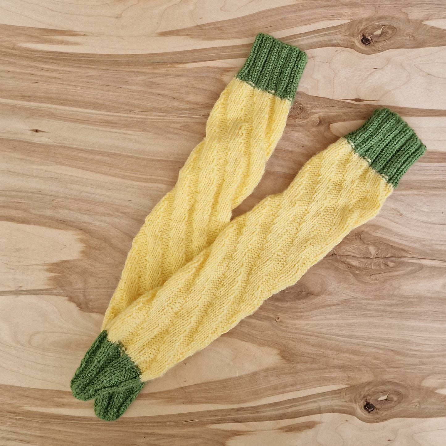 Lazy socks without heels light yellow / green (DAZĖ 19)