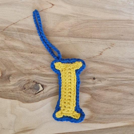 Crochet pendant - letter "I" (VIER/EVOS 5)