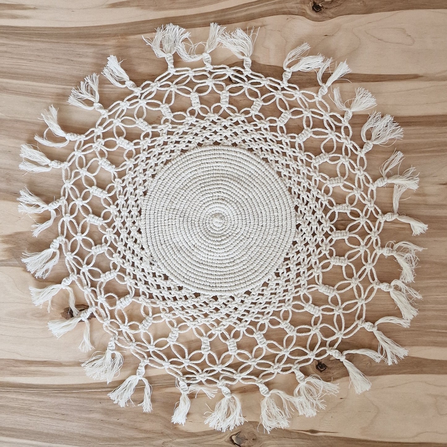 Table cover in macramé technique (ANBL 6)