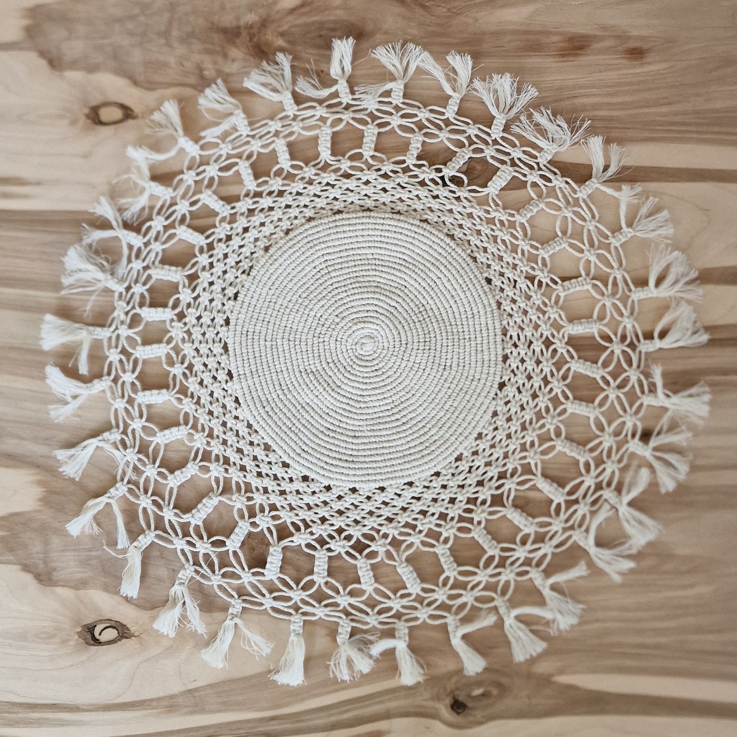 Table cover in macramé technique (ANBL 8)