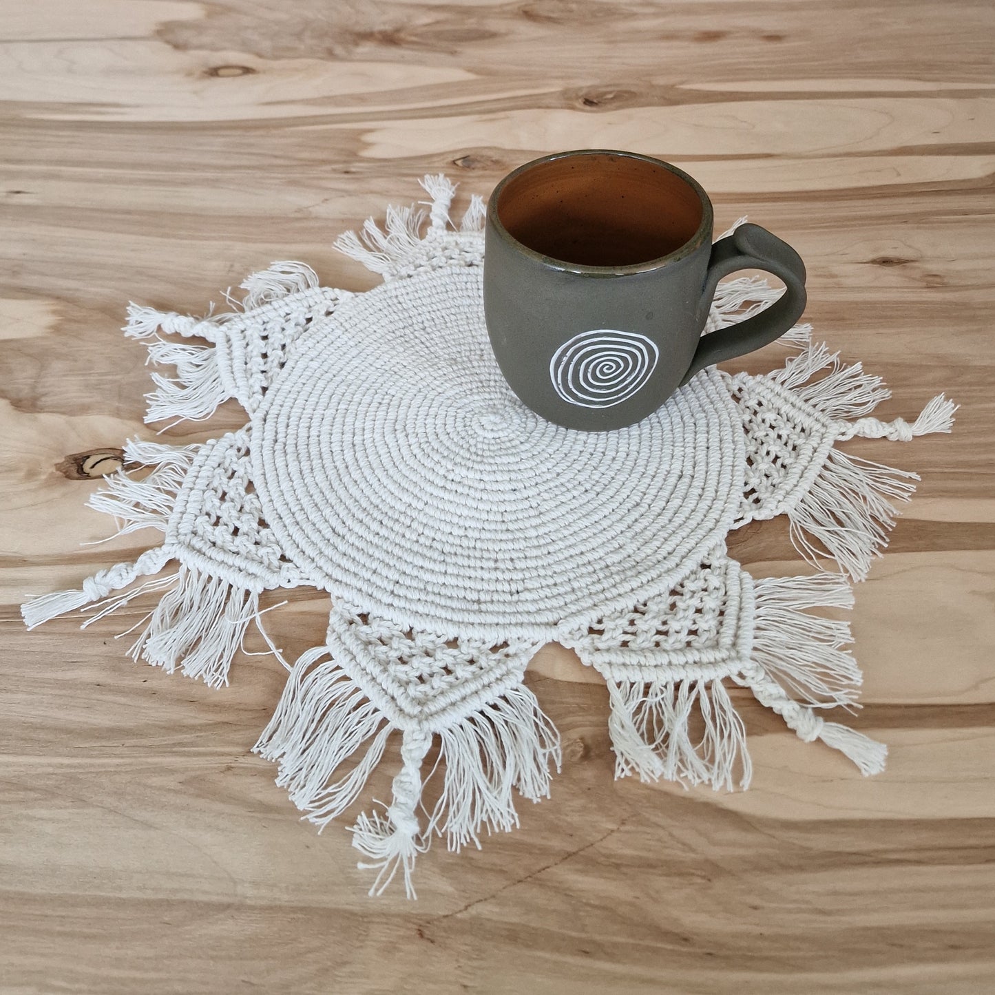 Table cover in macrame technique (ANBL 13)