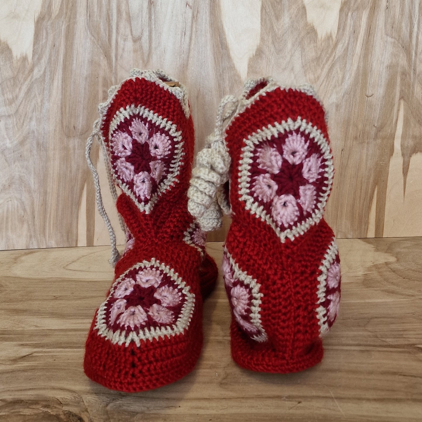 Hand crocheted booties/slippers size 39-40. in red-pink shades (ME 3)