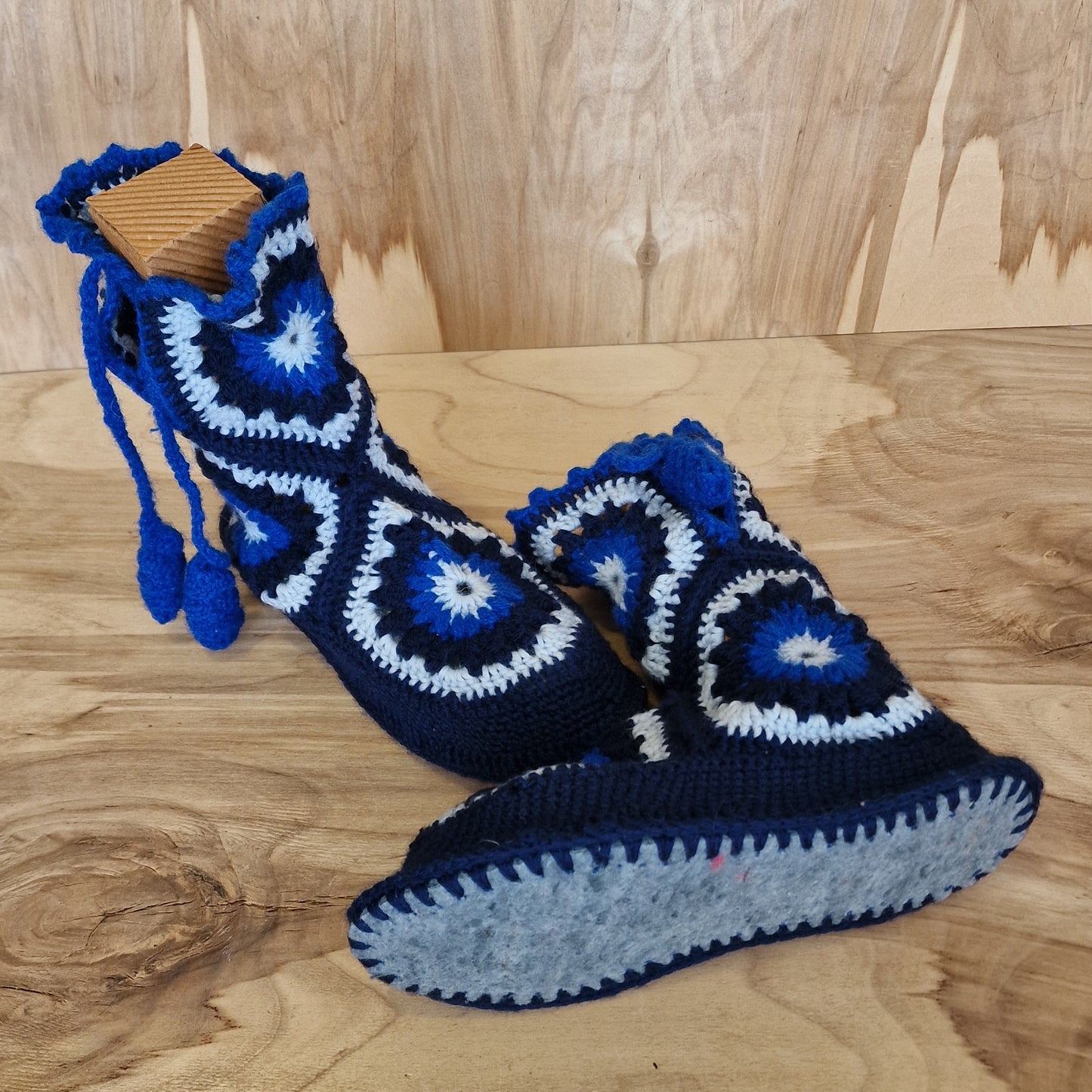 Hand crocheted booties/slippers size 36-37. in shades of blue (ME 4)
