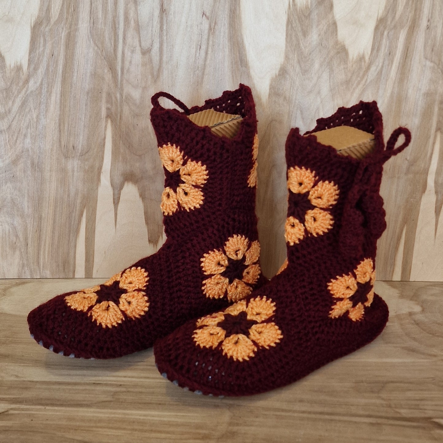 Hand crocheted booties/slippers size 37-38. dark red (MY 5)