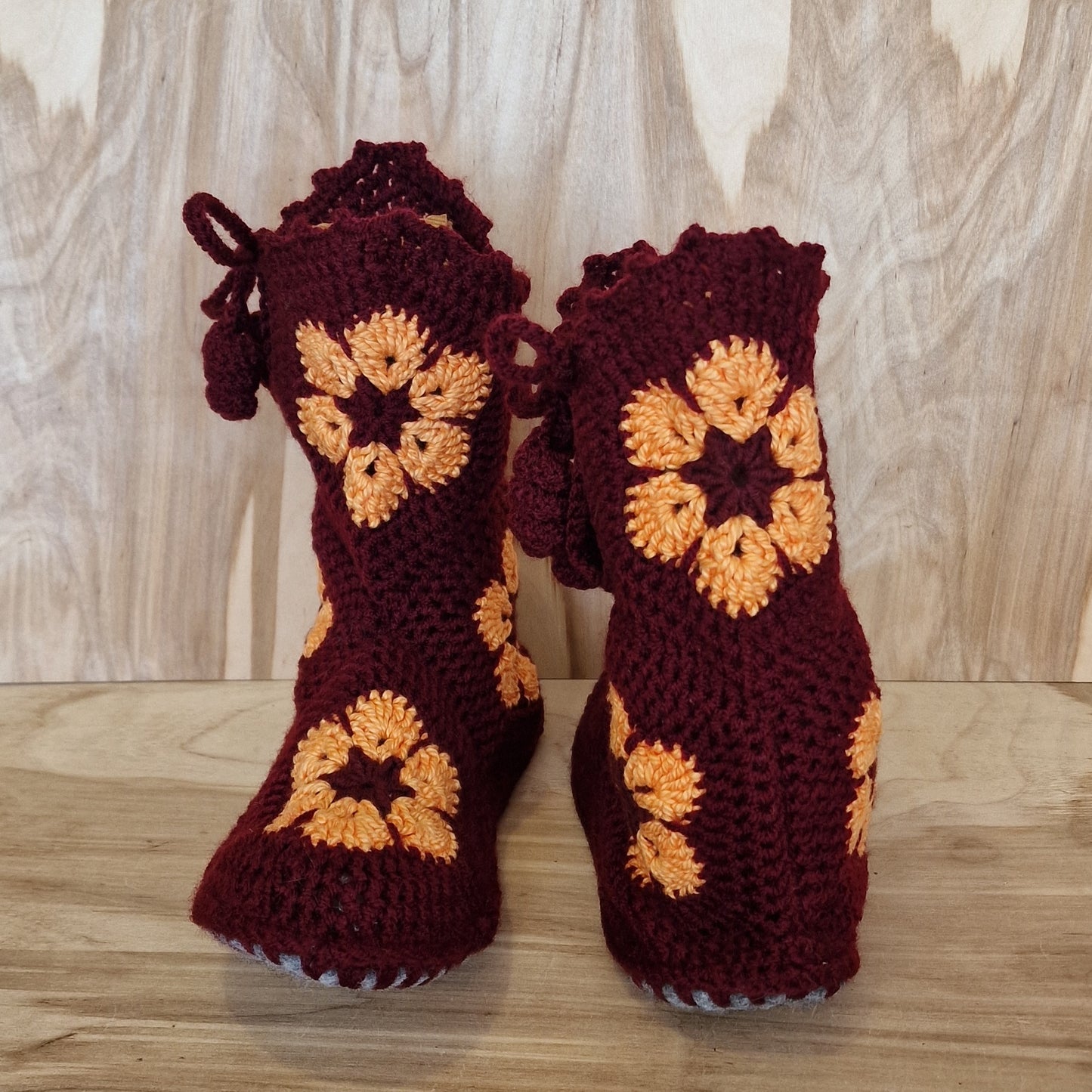 Hand crocheted booties/slippers size 37-38. dark red (MY 5)