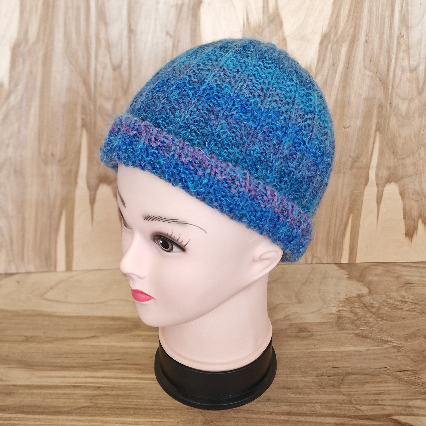 Hand-knitted unisex hat in blue-violet shades (ME 11)