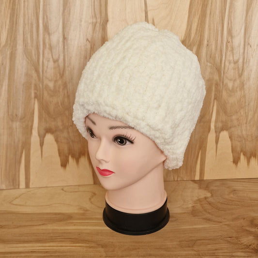 Hand-knit soft cream hat (INKU 20)