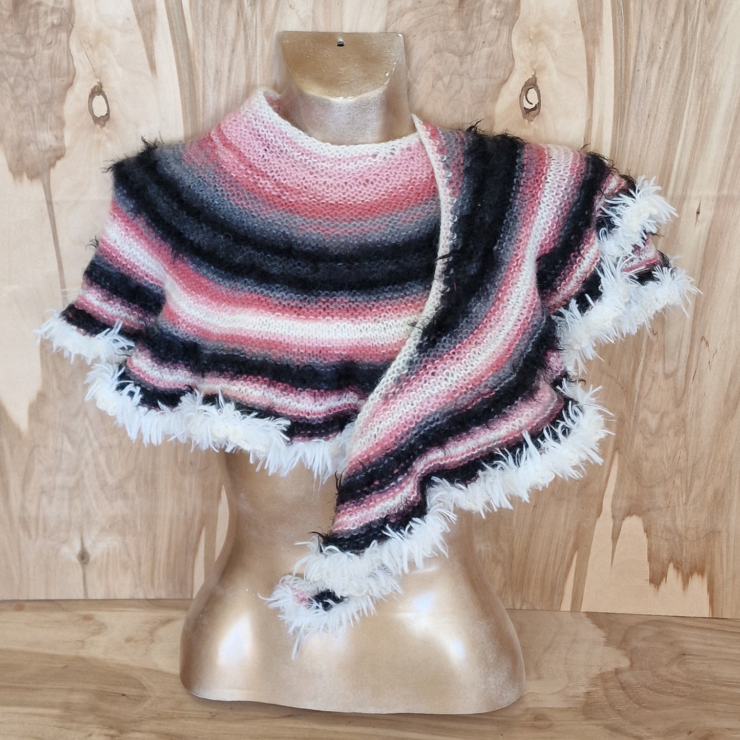 Hand-knitted round scarf pink/black/white (MY 22)