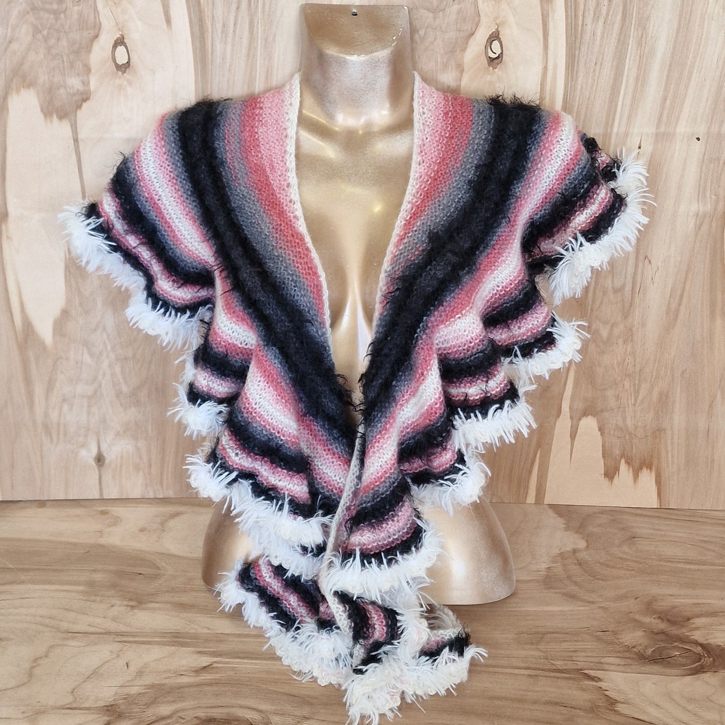 Hand-knitted round scarf pink/black/white (MY 22)