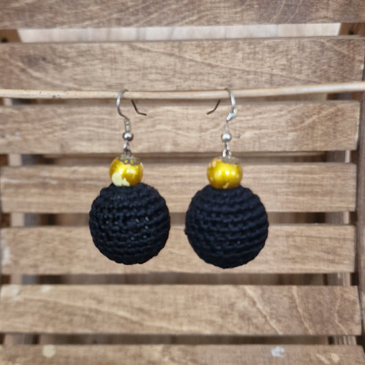 Black crocheted earrings - balls d.p. (ALMA 98)