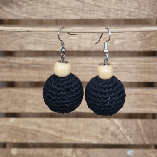 Black crocheted earrings - ball wood.p. (ALMA 100)