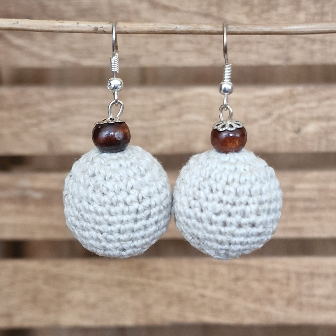 Light grey-brown earrings - balls tbkoka.p. (ALMA 113)