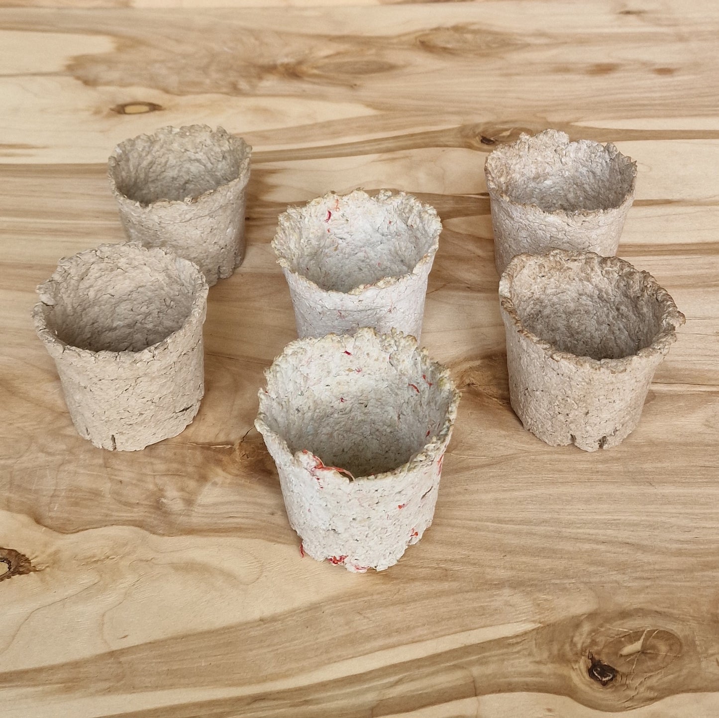 Set of small papier-mâché pots (CUT 7)