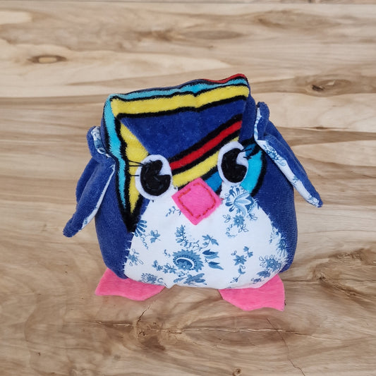 Hand-sewn toy - owl blue with a blue-white belly (VIER/EVOS 13)