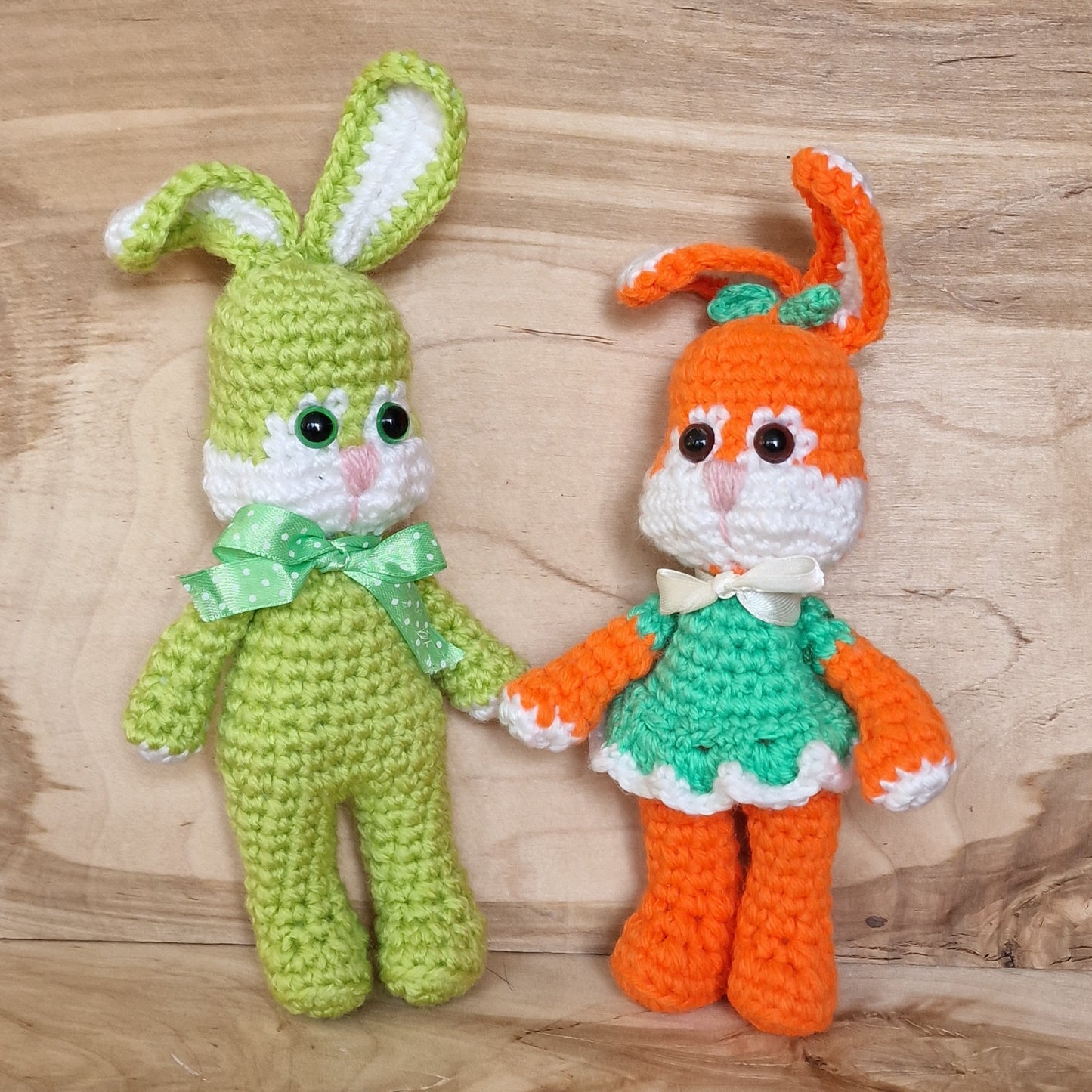 Toy - crocheted bunny - green (VIER/EVOS 16)