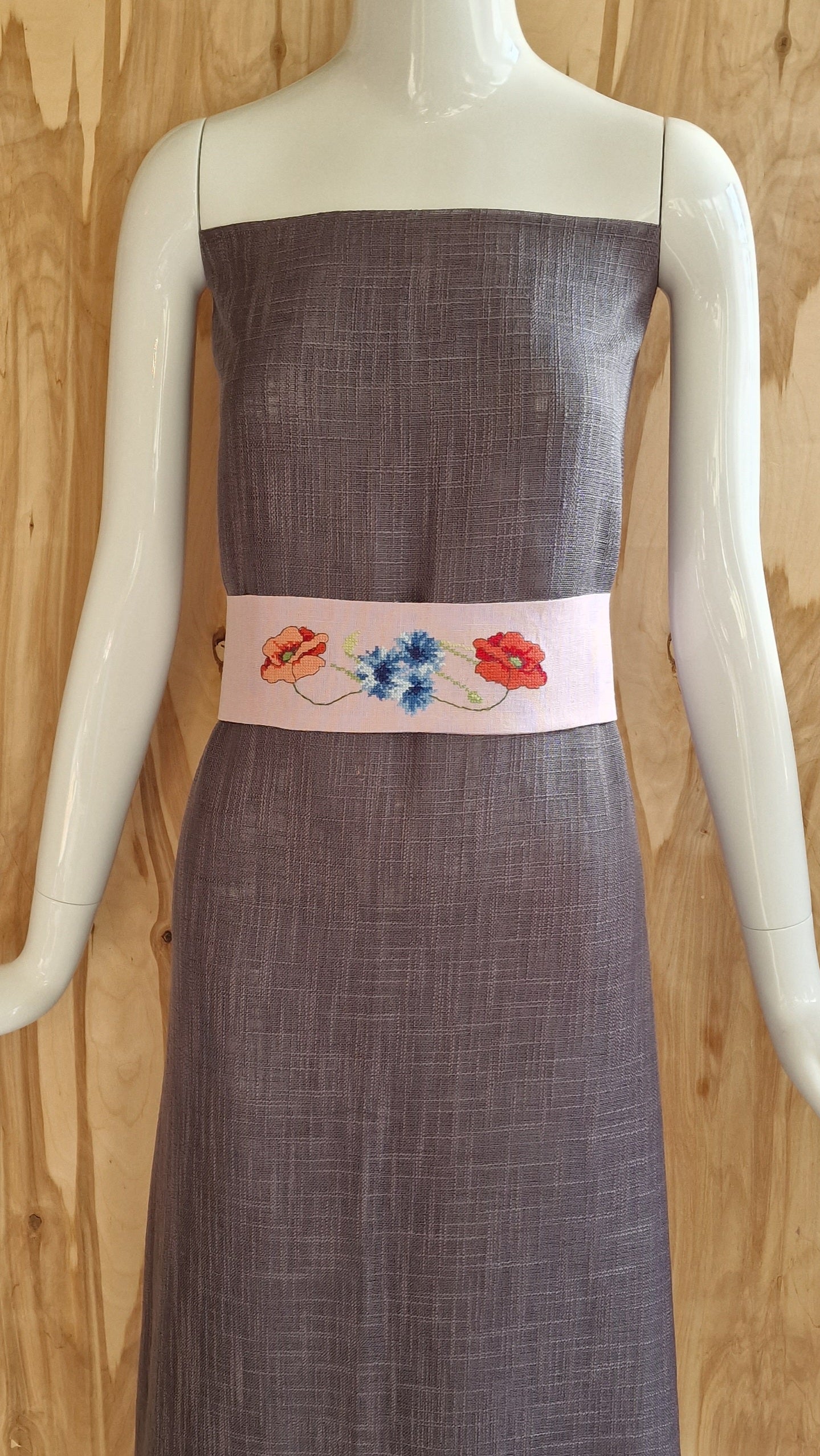 Light purple wide linen belt with embroidered flowers (RECE 31)
