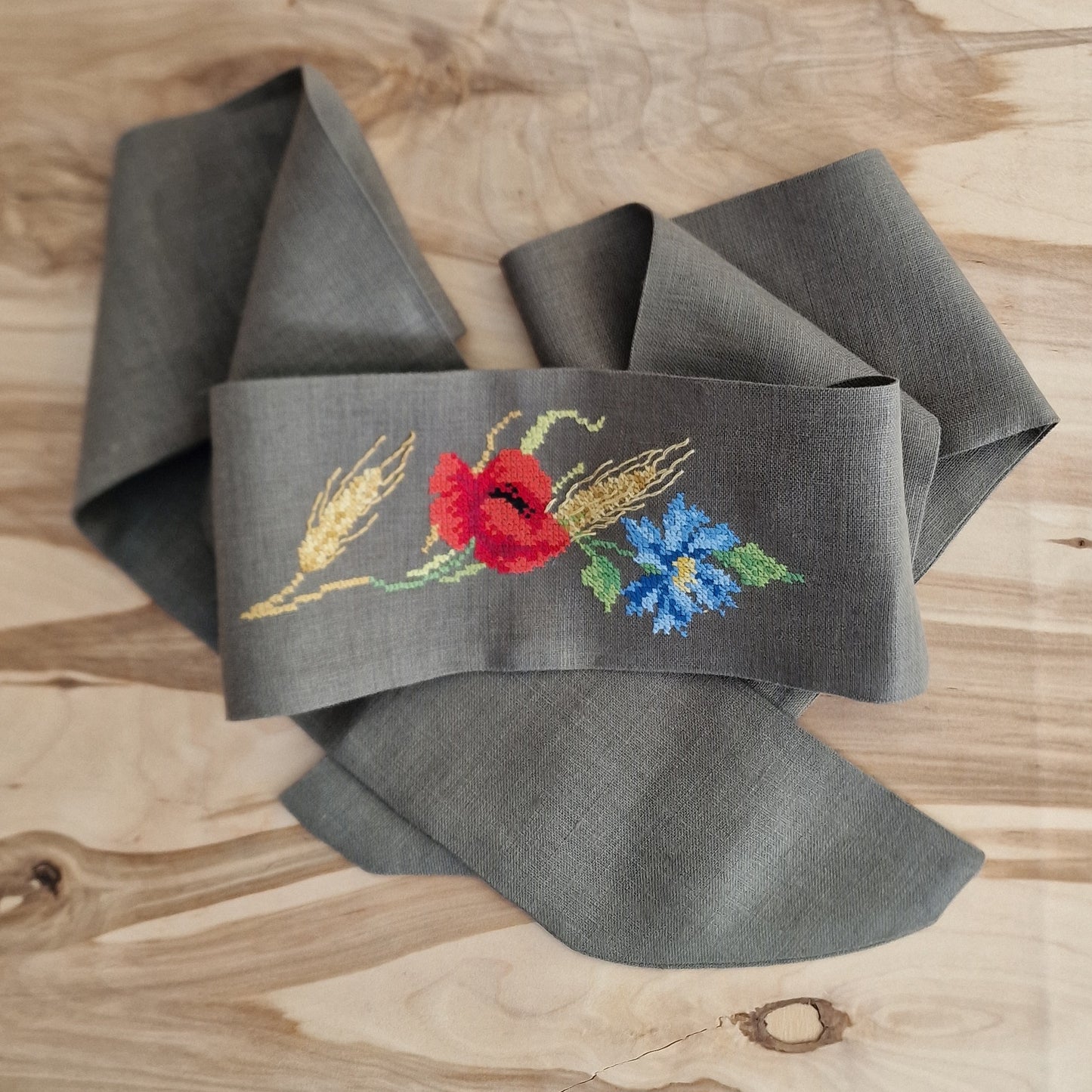 Green-gray wide linen belt with embroidered flowers (RECE 30)