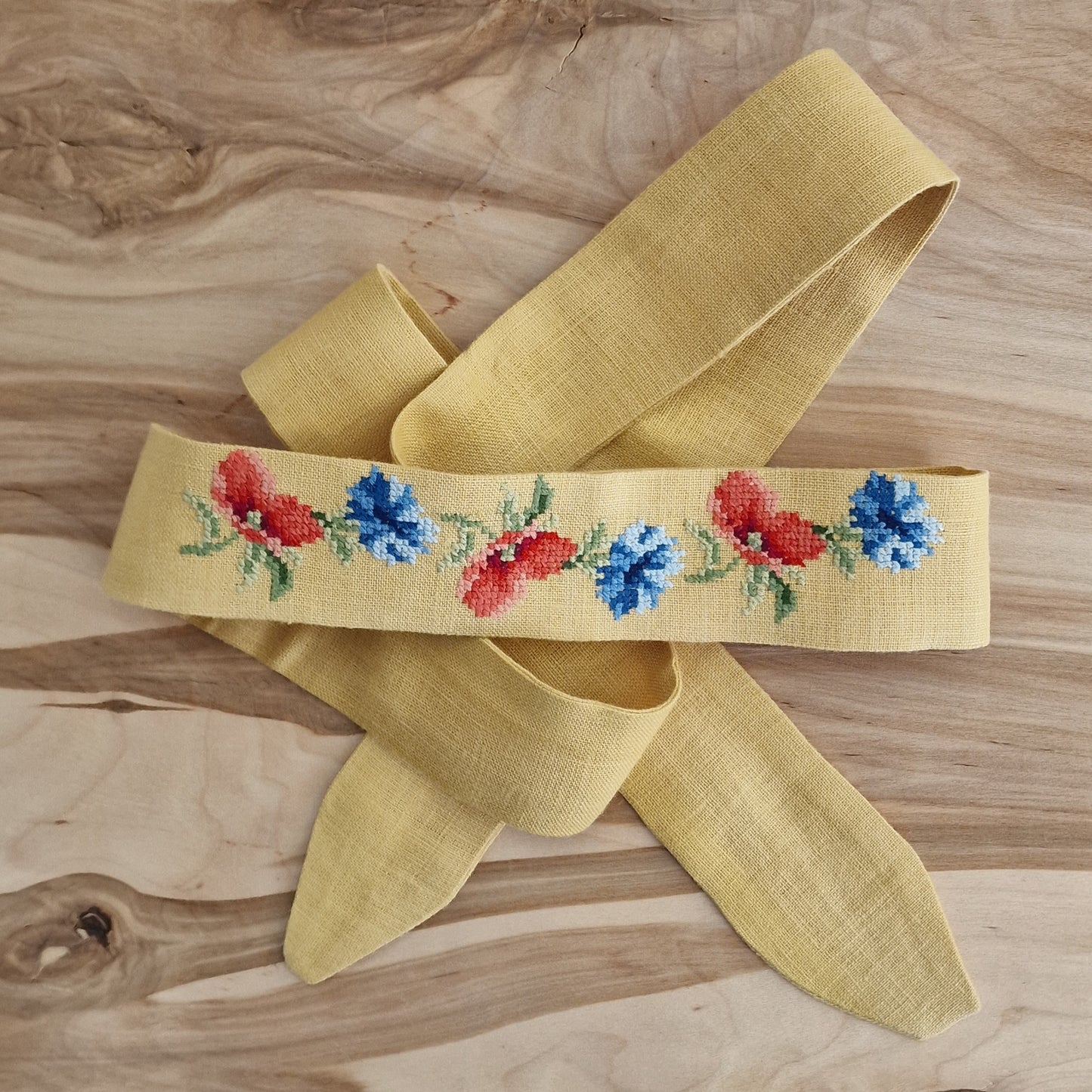 Light yellow linen belt with embroidered flowers (RECE 33)