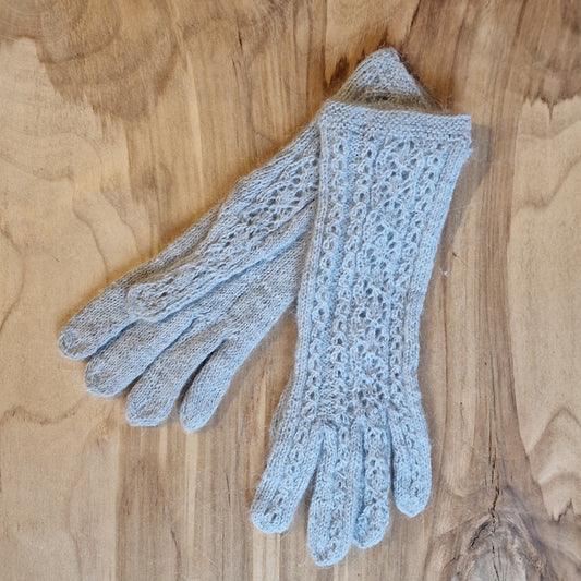 Hand-knitted light gray mohair mittens (LEPU 37)