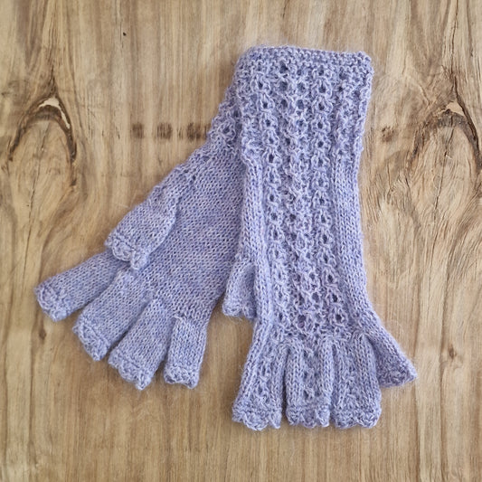 Hand knitted light purple half gloves (DZTO 32)