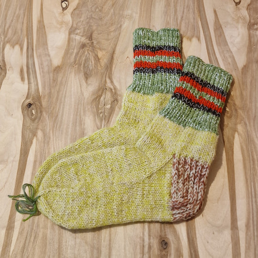 Soft yellow-green warm socks size 42-44. (ALMA 146)