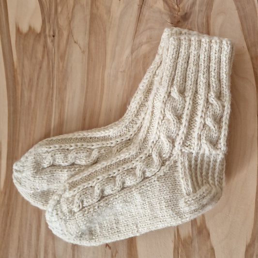 Natural white warm socks, size 37-39. (LARE 17)