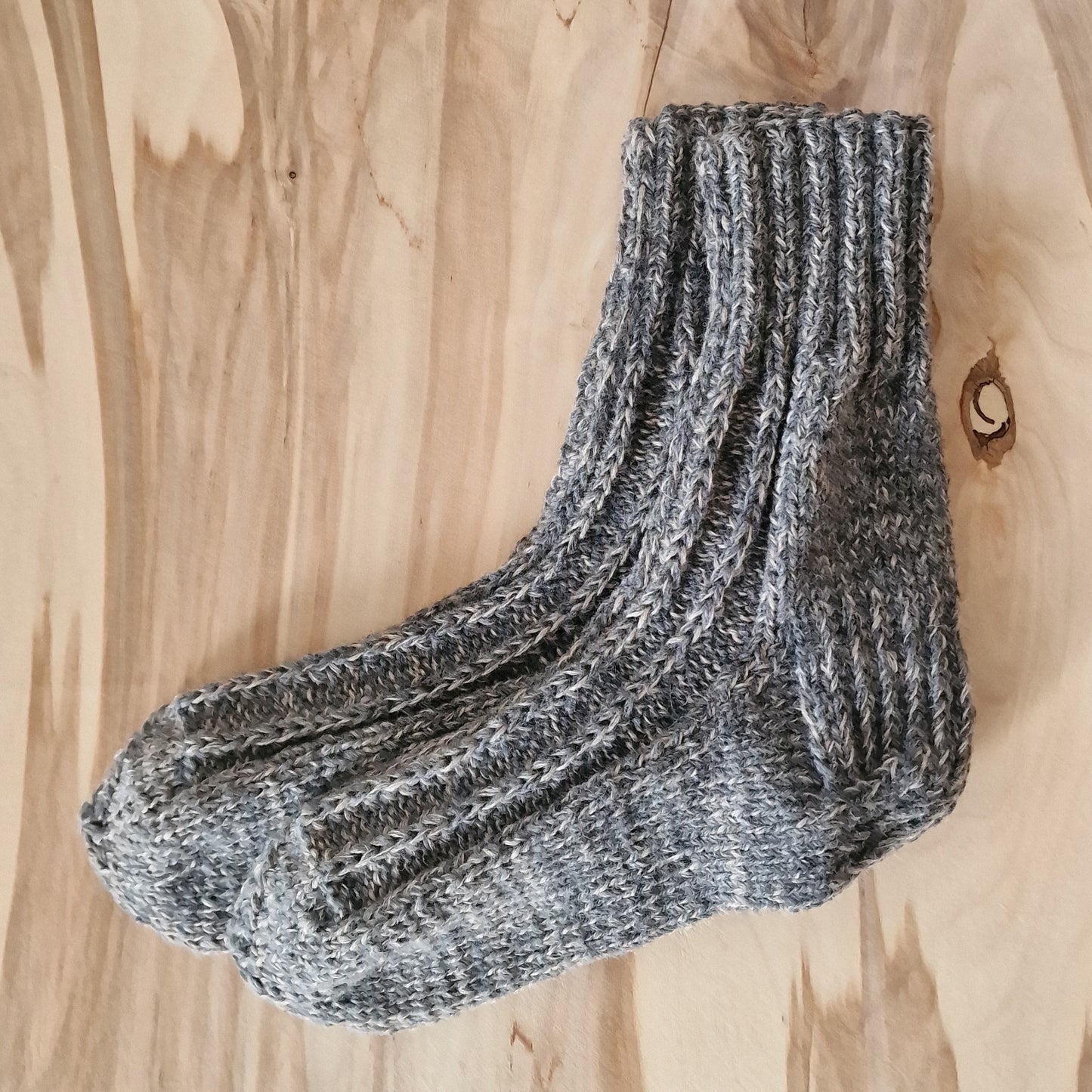 Gray tongue warm socks size 38-40. (LARE 20)