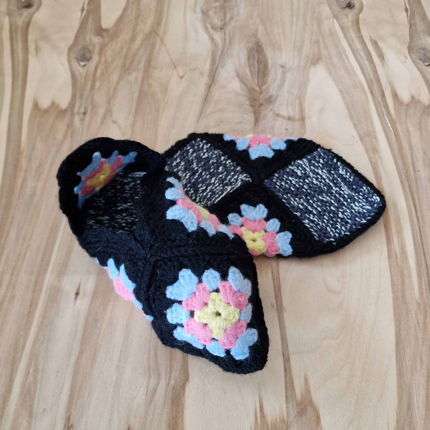 Crocheted slippers (black) size 37-39 (VAAP 5)