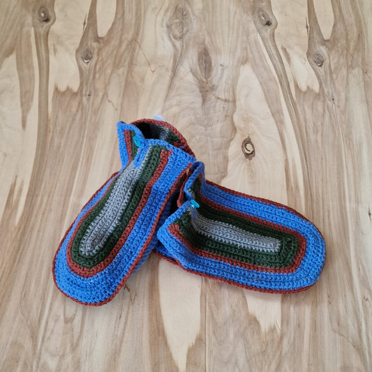 
Crocheted slippers (blue, brown, green) size 35-37. (LIĒR 16)
