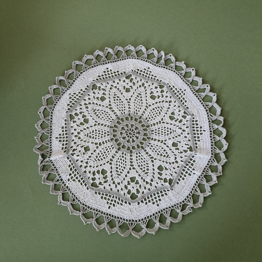 
Crocheted round tablecloth white / gray L (LIĒR 21)