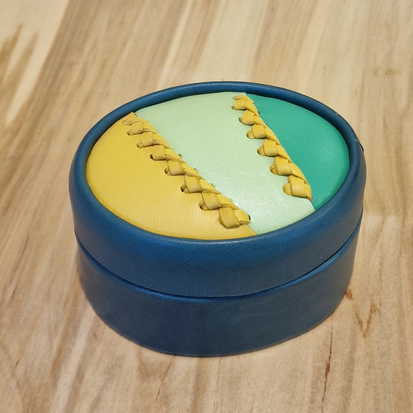 Blue-green decorative leather box with yellow-green lid / oval M (RARA 108)