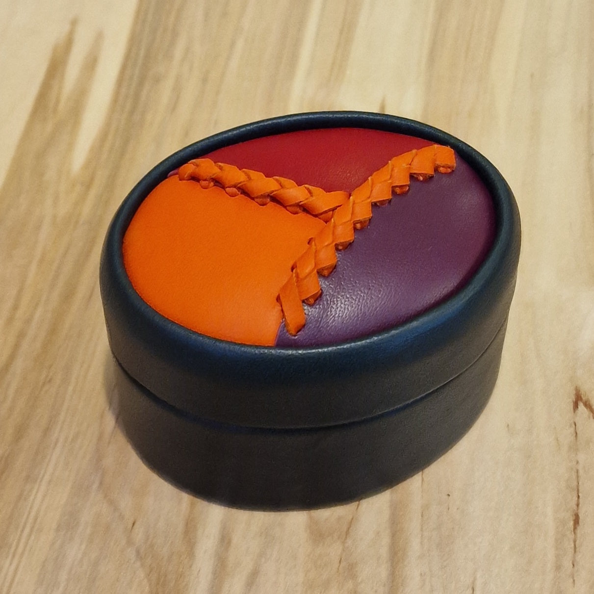 Black decorative leather box with orange-red lid / oval M (RARA 109)