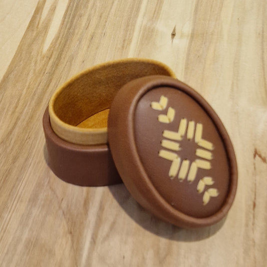 Brown decorative leather box with decorative stitching / oval S (RARA 115)