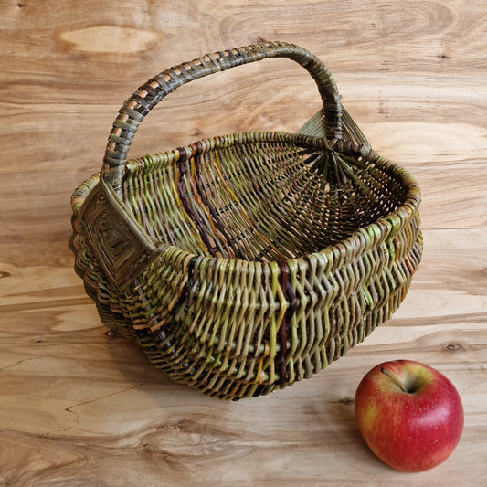Square shaped M size greenish-brown wicker basket (SALA 66)