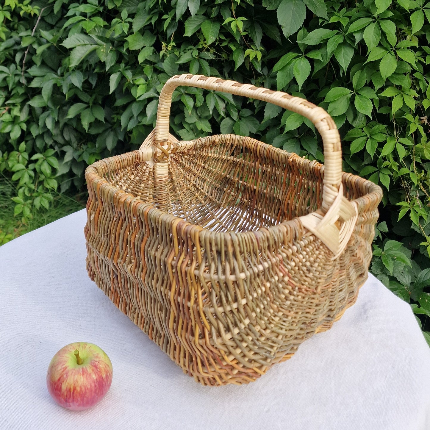 Round wicker basket (GUVĪ 7)