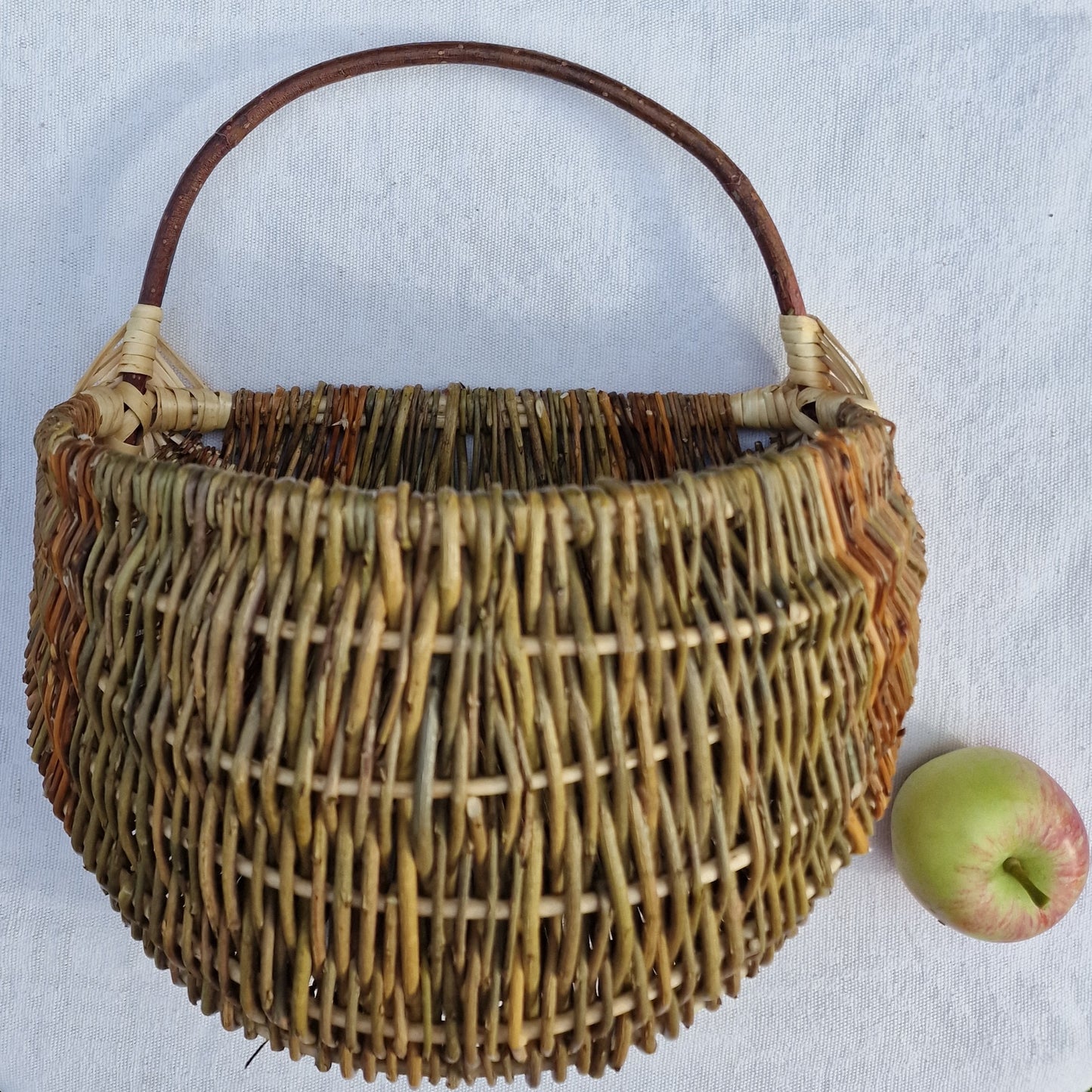 Round wicker basket (GUVĪ 7)