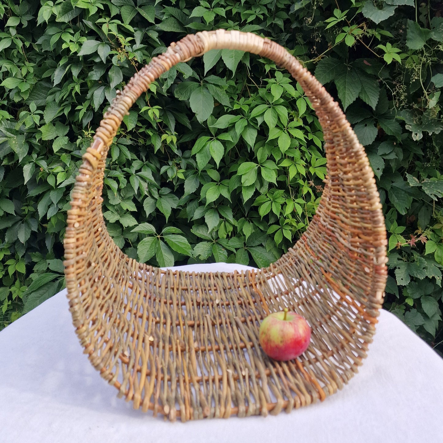 Round wicker basket (GUVĪ 7)