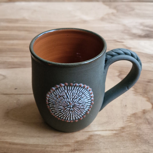 Light colored clay mug with illustrations (MASP 77)