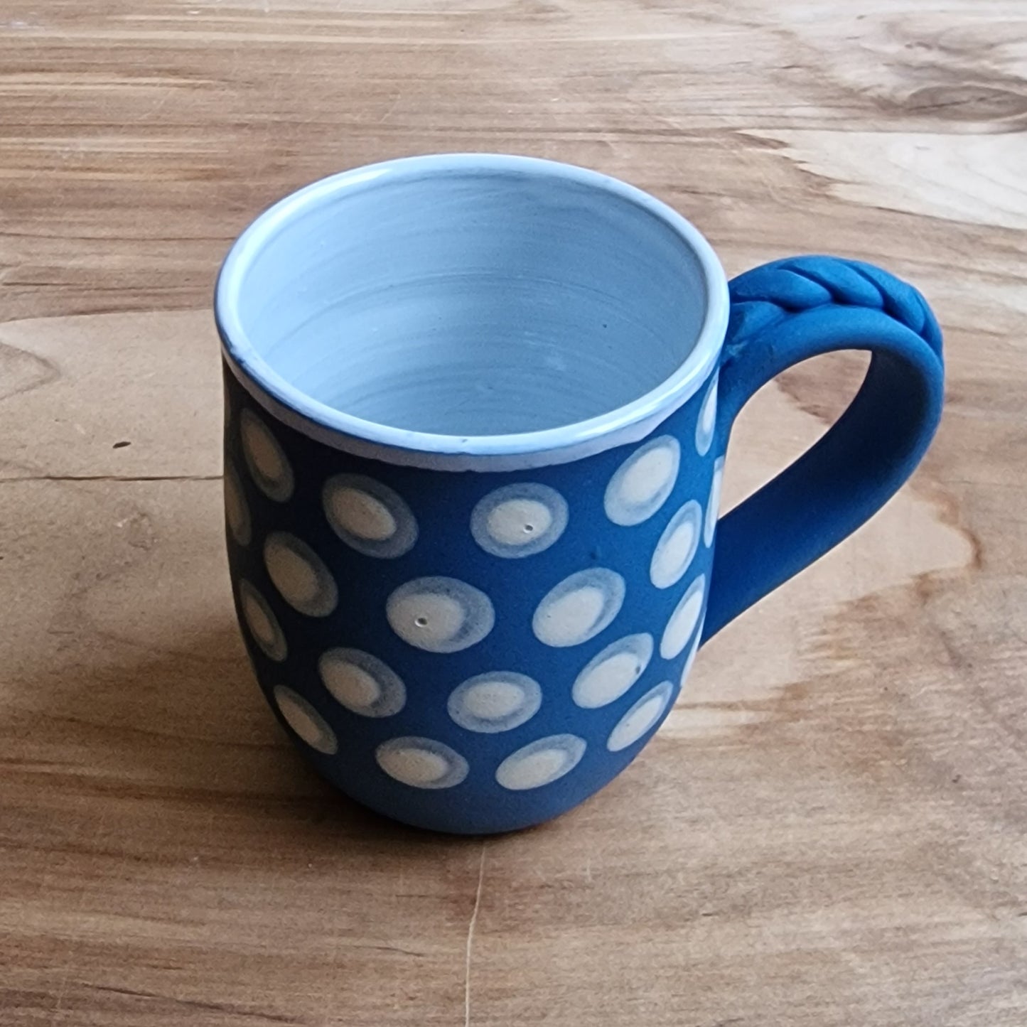 Light colored clay mug with illustrations (MASP 77)