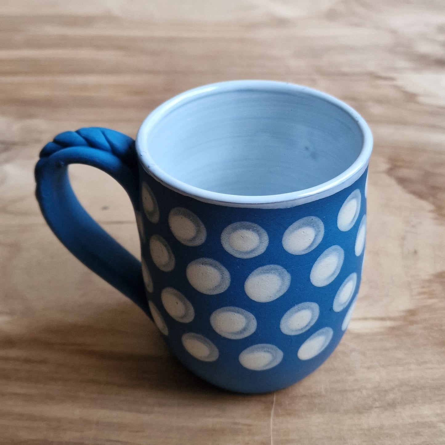 Light colored clay mug with illustrations (MASP 77)