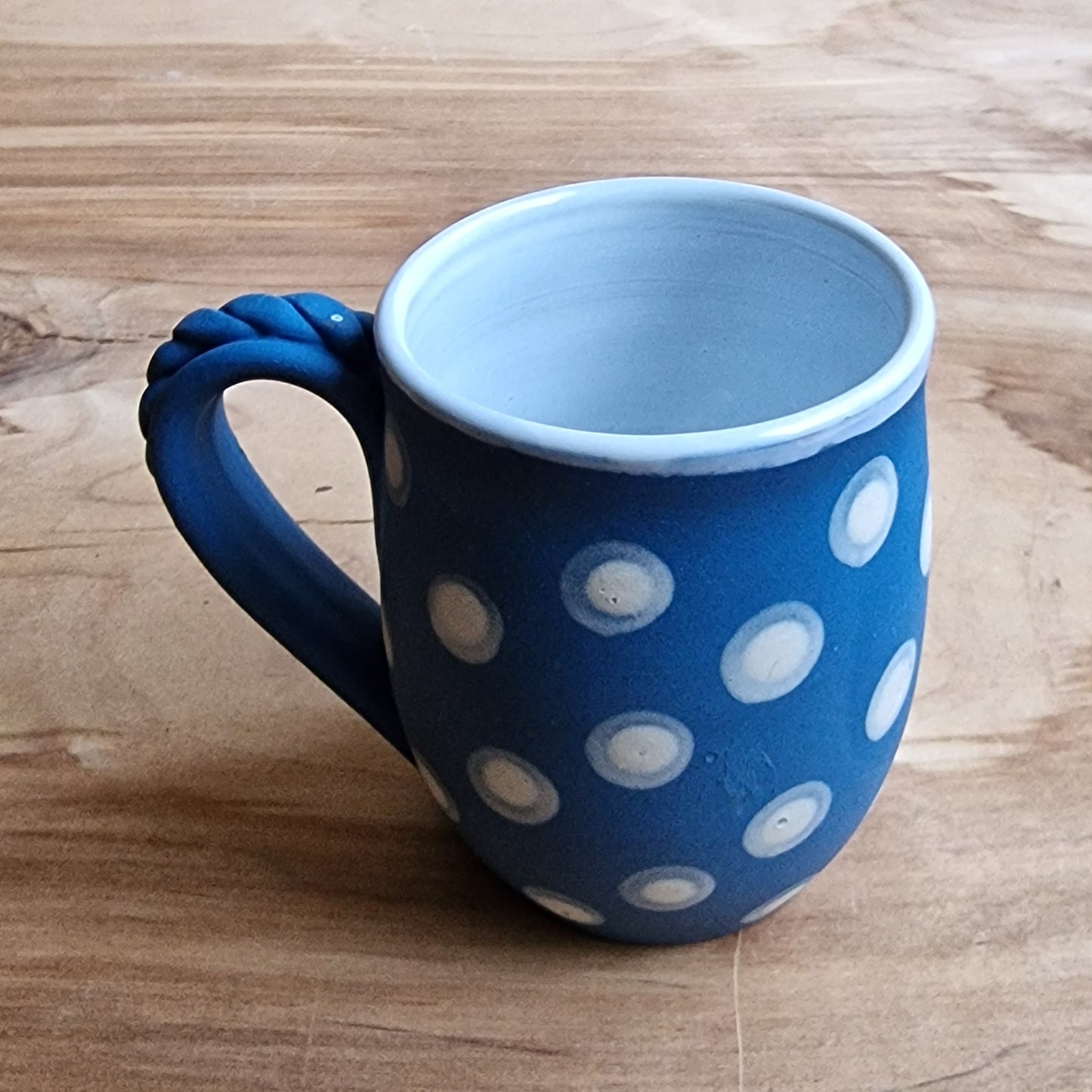 Light colored clay mug with illustrations (MASP 77)