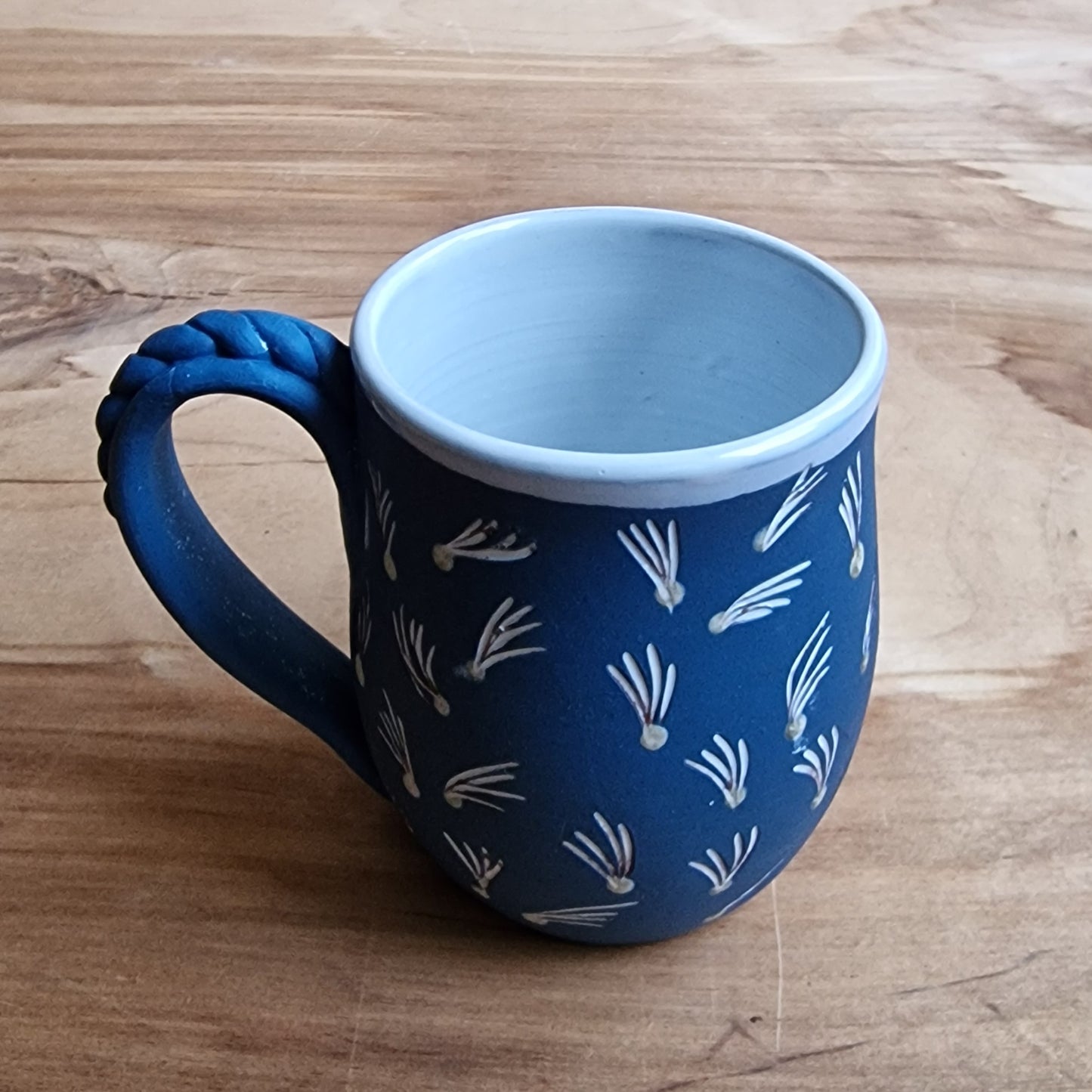 Light colored clay mug with illustrations (MASP 77)