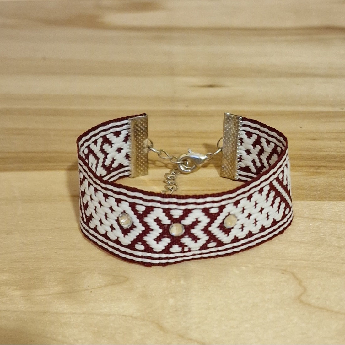 Latvian fabric bracelet (AIPU 29)