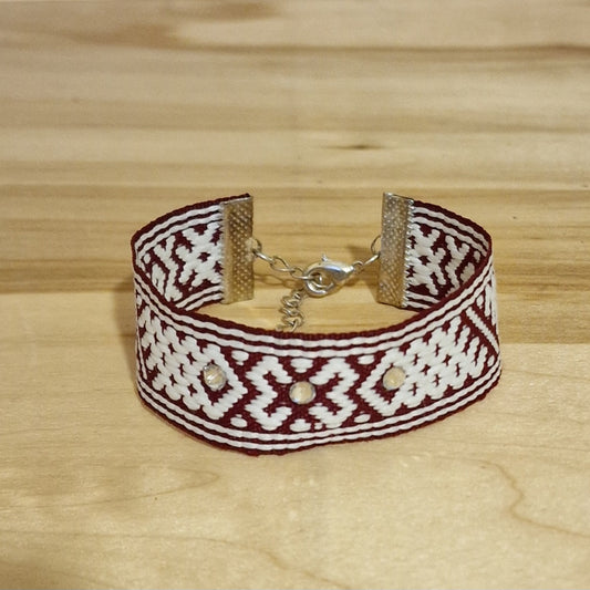 Latvian fabric bracelet (AIPU 29)