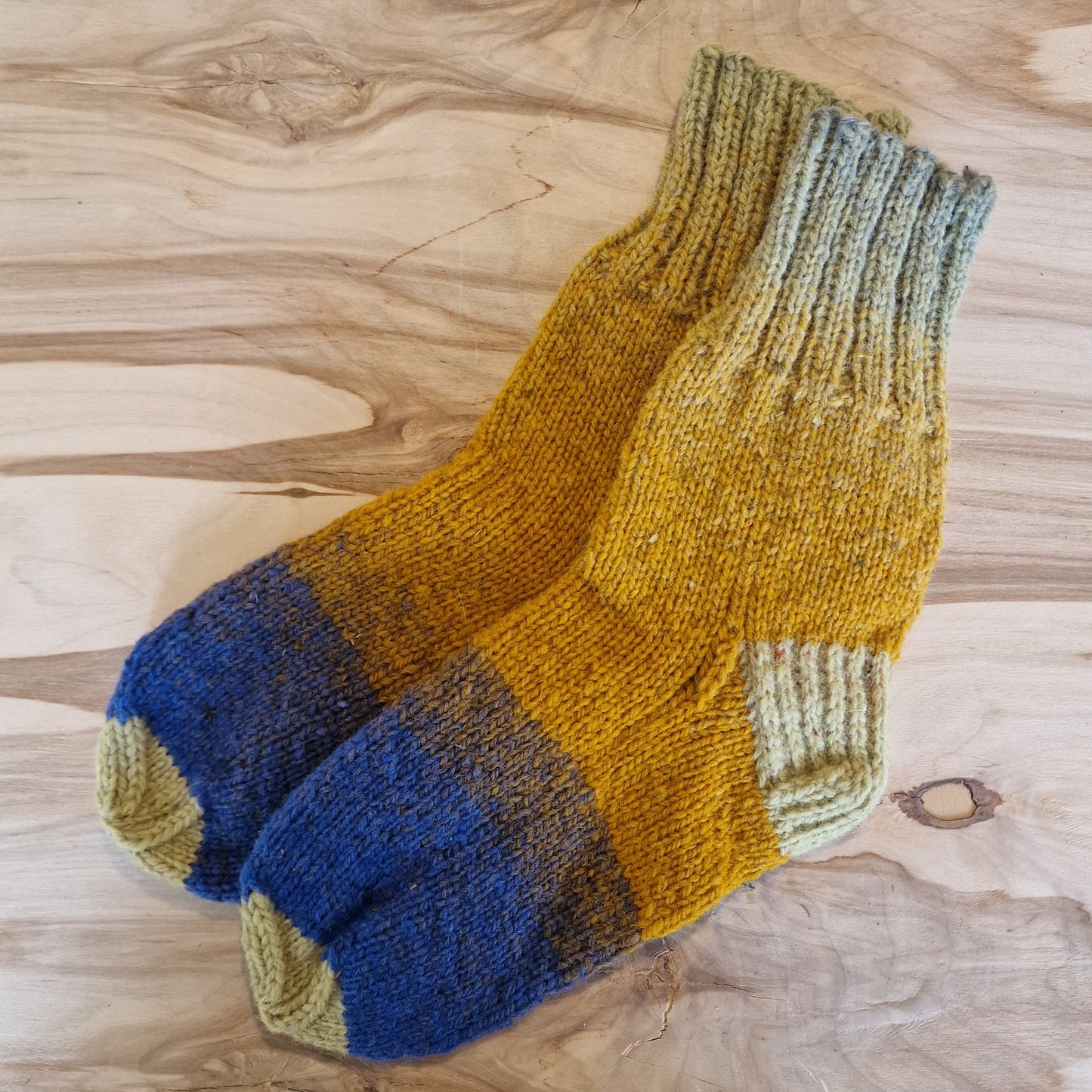 Gradient ocean blue wool socks size 35.-37. (IVZE 3)