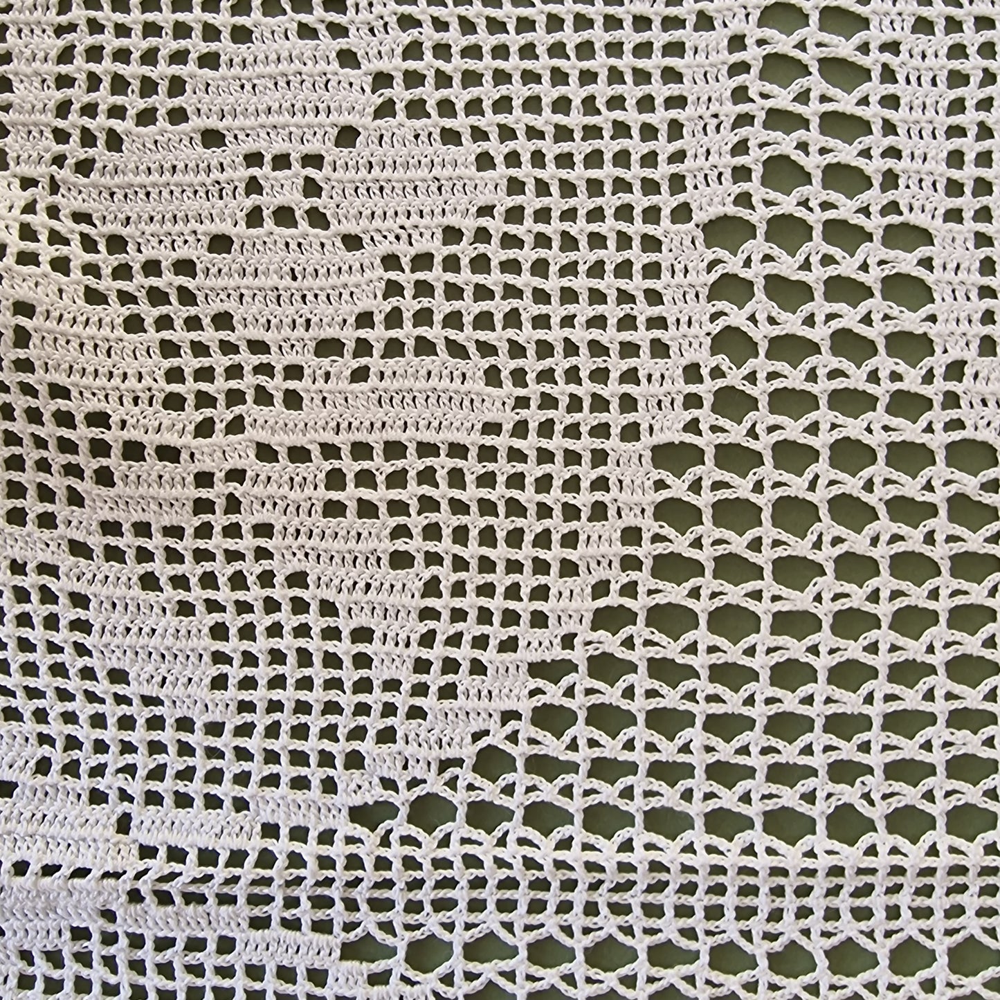 
Crocheted round tablecloth white / gray L (LIĒR 21)