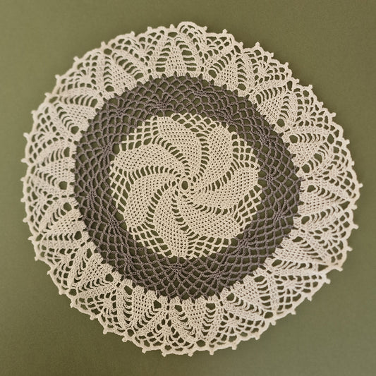 
Crocheted round tablecloth white / gray L (LIĒR 21)