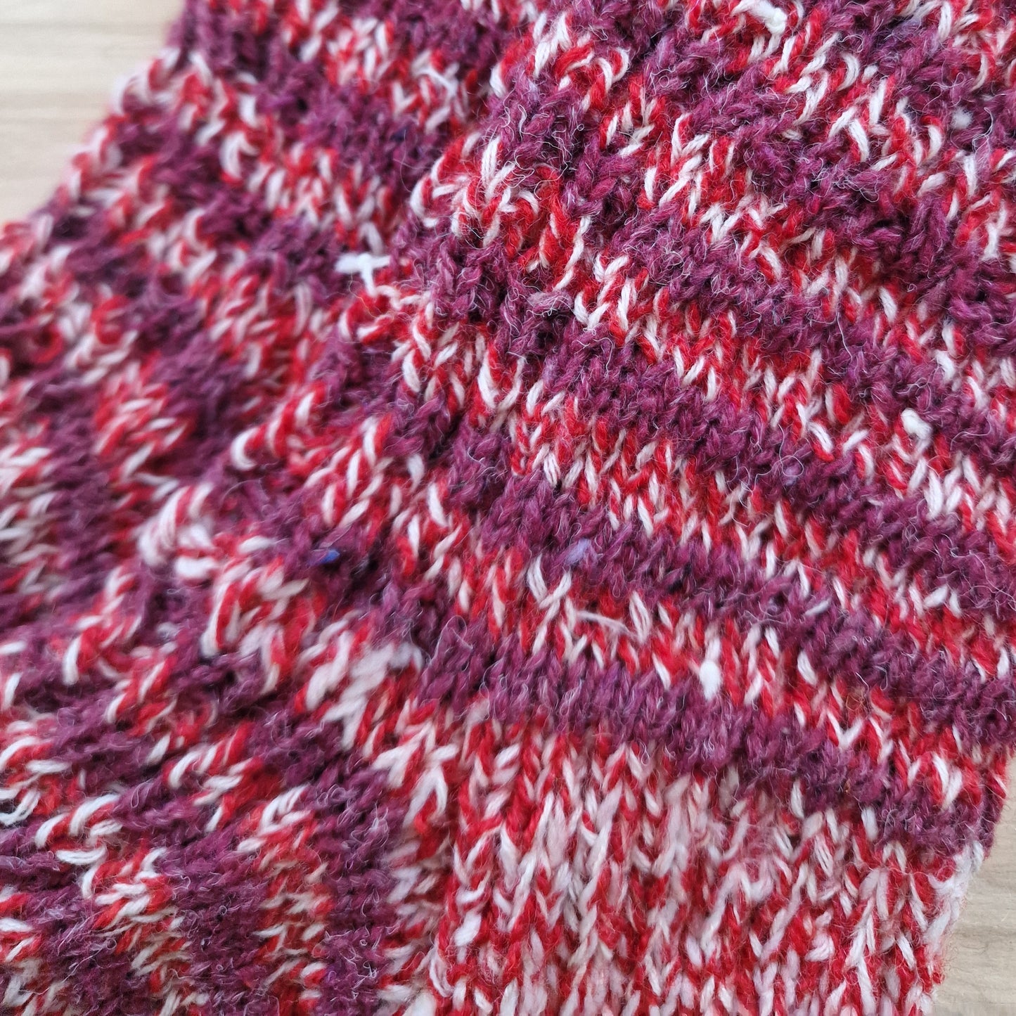 Sarkanīgi svītrainas bērnu vilnas zeķes 33.-35.izm. (ERSA 25)