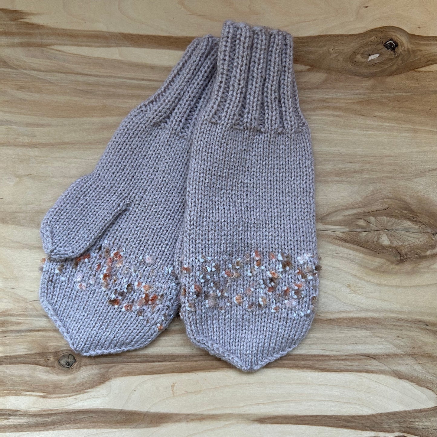 Rokām adīti bēši cimdi (INPO 106)